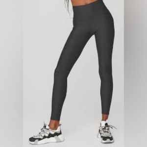 Alo Yoga High-Waist Airlift Legging in Anthracite Gray